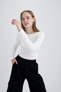 A8311AX_23AU_WT32_04_01.jpg