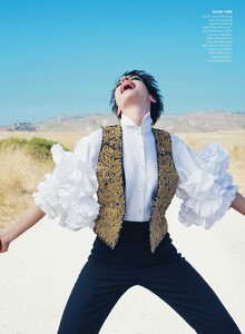 AH_Leibovitz_US_Vogue_December_2012_02.thumb.jpg.717fc5071ca266568f49bf566b9470e6.jpg