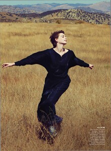 AH_Leibovitz_US_Vogue_December_2012_06.thumb.jpg.9a9ac2f9f5ad9af287e721e833c4d4ae.jpg