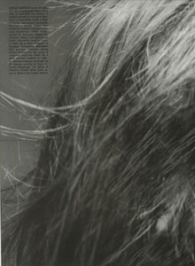 ARCHIVIO-VogueItalia(April2002)-GreatHair!-002.thumb.jpg.0a426b136409381c48aea0234dd65f2c.jpg