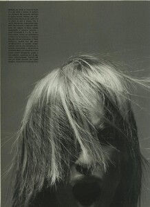 ARCHIVIO-VogueItalia(April2002)-GreatHair!-006.thumb.jpg.17e86f749be57ea57d20ed598168c56f.jpg