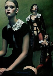 ARCHIVIO-VogueItalia(September2004)-NewestWaysToLook-002.thumb.jpg.ceafd3ee53ad5cdc6bce1000b9eeb97f.jpg