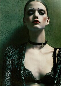 ARCHIVIO-VogueItalia(September2004)-NewestWaysToLook-003.thumb.jpg.a4bc99f5affc74616e2896e4558cb4a3.jpg