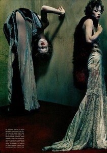 ARCHIVIO-VogueItalia(September2004)-NewestWaysToLook-008.thumb.jpg.f437840341c6be12000473ecb324cc95.jpg