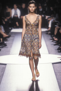 AlbertaFerretti2000WomenRTW33.thumb.jpg.51775043861425a70046ffd9cc180df5.jpg