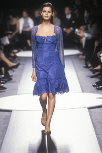 AlbertaFerretti2000WomenRTW64.thumb.jpg.2188f5dd96b756ad35adf4998e9929c6.jpg