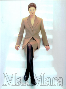 Avedon_Max_Mara_Fall_Winter_1998_99_05.thumb.png.df297ce5f0ce220e4b69d69677dcee37.png