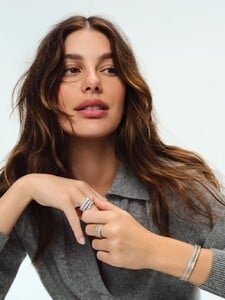 Camila-Morrone-Brilliant-Earth-Sol-Jewelry-2023-Ad.jpg