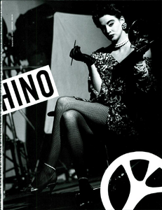 Caminata_Moschino_Spring_Summer_1985_18.thumb.png.9bb19f0c3b70f53ab1d7f33d4fb7ee0c.png