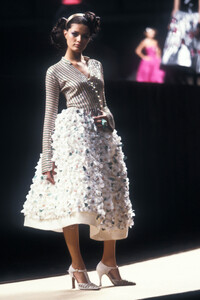 Chanel2000HauteCouture44.thumb.jpg.464f0787a041d9c5998e6f47033f20fe.jpg