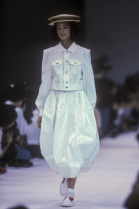 CommedesGarcons1985WomenRTW15.thumb.jpg.fb5a6dc9f087e8486021a4776d39513b.jpg