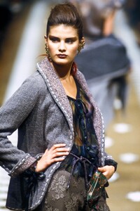 EmanuelUngaro1999HauteCouture65.thumb.jpg.13c5f15ff40c896d334360c9fbf47621.jpg