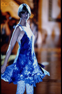 Fashion Show Versace aw 1993 (2).jpg