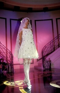 Fashion Show Versace aw 1993 (3).jpg