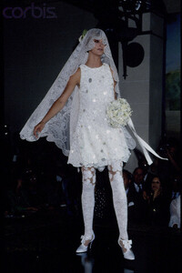 Fashion Show Versace aw 1993 (4).jpg
