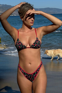 FrankiesBikinis-DoveBottom-CherryHearts-UGC-2_750x.jpeg