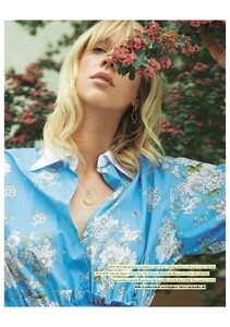 Franziska Frings 31_THEHIVE_MODELS_FRANZI FRINGS_BOOK.jpg