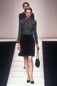 GiorgioArmani1996WomenRTW144.thumb.jpg.ad1f912d2dc8d7bbcdb24e39a546a02f.jpg