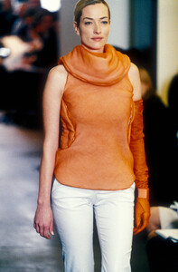 HelmutLang1999WomenRTW21.thumb.jpg.f8903218c0d6d3c0d6e56e068834be66.jpg