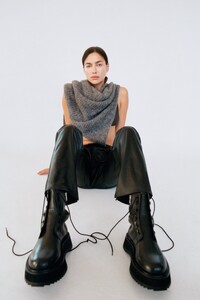 Irina-Shayk-Zara-Leather-2023-Photoshoot04.jpg