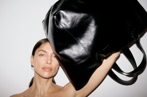 Irina-Shayk-Zara-Leather-2023-Photoshoot09.jpg