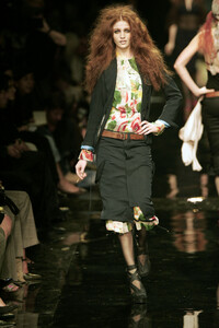 JeanPaulGaultier2005WomenRTW30.thumb.jpg.fda337d3206367aa2e3eed018453ee26.jpg