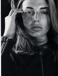 Klein_Gucci_Fall_Winter_1998_99_10.thumb.png.c3cc1b5c2bd3939918d39c2a624544dd.png