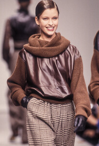 Krizia FW 1993 RTW 106.jpg