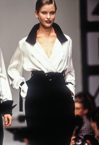 Krizia FW 1993 RTW 114.jpg