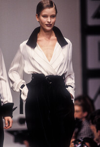 Krizia FW 1993 RTW 95.jpg