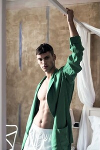 LOfficiel-Hommes-Ukraine-David-Trulik-7.thumb.jpg.b5ca942e1af0de3f1b6c0917ff0b8e3e.jpg