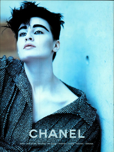 Lagerfeld_Chanel_Fall_Winter_1998_99_01.thumb.png.26fcfdf505f1cffc14ab8c02f697bd89.png