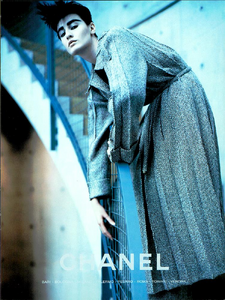 Lagerfeld_Chanel_Fall_Winter_1998_99_02.thumb.png.777f97919fe04ef81ef317af33f4bec9.png