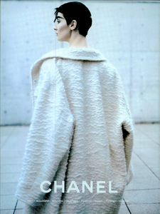 Lagerfeld_Chanel_Fall_Winter_1998_99_03.thumb.png.8b8a01ab063b3029299340a6c7ae0049.png