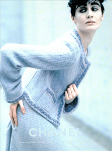 Lagerfeld_Chanel_Fall_Winter_1998_99_04.thumb.png.cf9fd5509e0e2edd25e1116a8f916b1d.png