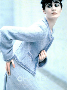 Lagerfeld_Chanel_Fall_Winter_1998_99_04.thumb.png.d73d4097dcf2a33dee55dbb91b35bb1e.png