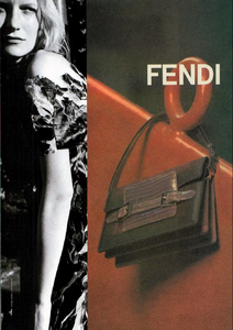 Lagerfeld_Fendi_Fall_Winter_1998_99_01.thumb.png.294b71661c31acbe960f4797761ef204.png