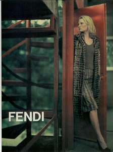 Lagerfeld_Fendi_Fall_Winter_1998_99_03.thumb.png.c4daf78bbd559a36a7ac902025fcbd82.png