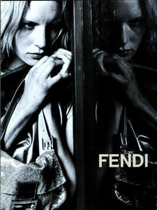 Lagerfeld_Fendi_Fall_Winter_1998_99_05.thumb.png.a69e73d55ae5bc5995d9001150bceaae.png
