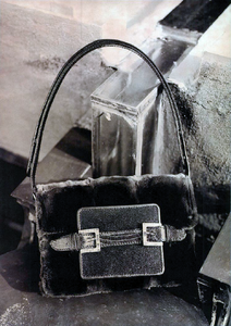 Lagerfeld_Fendi_Fall_Winter_1998_99_Promotion_08.thumb.png.0a4f6cce4da3817327e41c975a1264d1.png