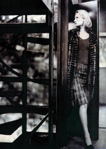 Lagerfeld_Fendi_Fall_Winter_1998_99_Promotion_16.thumb.png.7ac67b8cca795794176fdb094ec66821.png