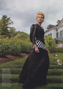 Leibovitz_US_Vogue_September_2012_15.thumb.jpg.a09f37855cdfc0d898be19ccd70866de.jpg