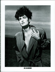 Lindbergh_Jil_Sander_Spring_Summer_1985_06.thumb.png.5e9c292c50dfdb60cb1b9ab83b50247f.png