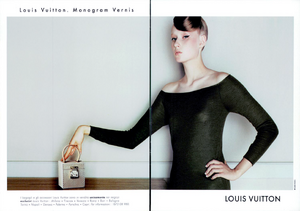 Louis_Vuitton_Fall_Winter_1998_99_01.thumb.png.707c9134b5c0eed438e71b87138b0dd4.png