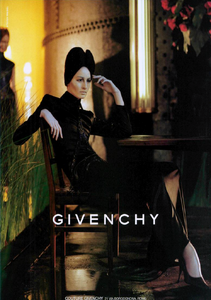 Meisel_Givenchy_Fall_Winter_1998_99_01.thumb.png.23d55ed83a6e406b7aa65133eed2fceb.png
