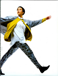 Meisel_Romeo_Gigli_Spring_Summer_1985_06.thumb.png.3ff0c3a3b1b816a0c56e465599230999.png