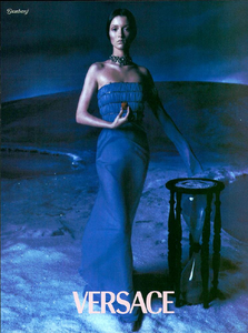 Meisel_Versace_Fall_Winter_1998_99_03.thumb.png.b9500afc0d82a381e33a9a44d34014ff.png