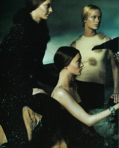 Meisel_Versace_Fall_Winter_1998_99_08.thumb.png.2d01f3121ecc70b8ef2fdfdff22b52b8.png