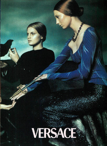 Meisel_Versace_Fall_Winter_1998_99_09.thumb.png.4a1d2484085a162e47c85120cce5deb7.png