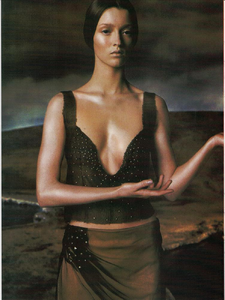 Meisel_Versace_Fall_Winter_1998_99_10.thumb.png.640448a17dfed8569ed6196ffe77fd89.png